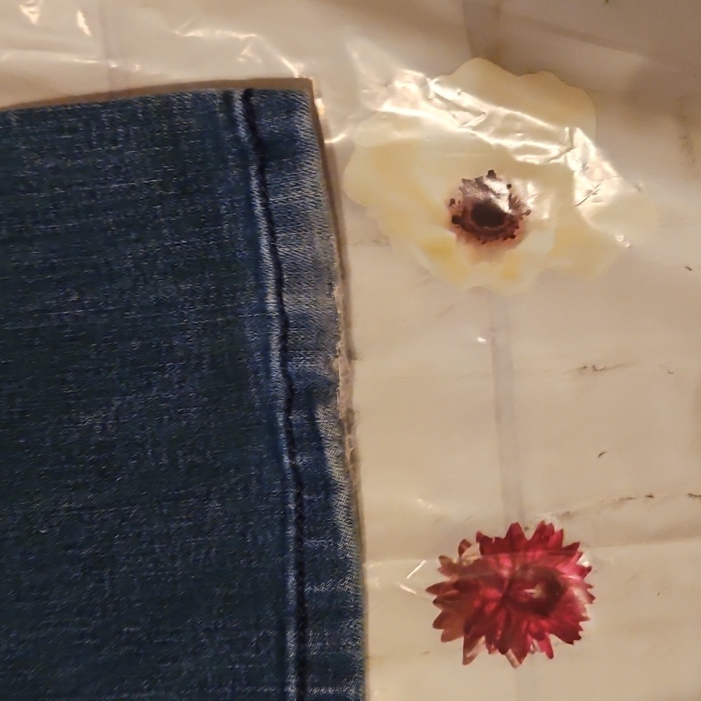 Relativity Straight Leg Jeans - Picture 9 of 10